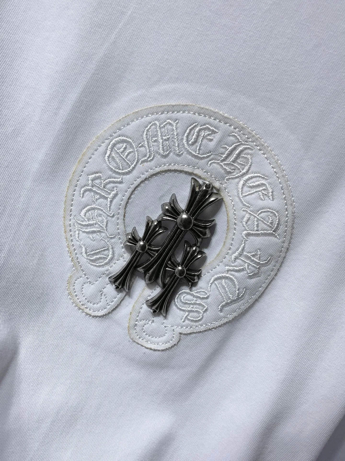 P170 New for summer, Chrome Hearts 25ss, high-weight, environmentally friendly, high-quality top-quality fabric, 260g~285g, Crow Cross Horseshoe Sanskrit patches, hand-buttoned embroidered short sleeves, counter synchronized, replica version 1:1, recommended colors: black, white, code numbers: S, M, L, XL
